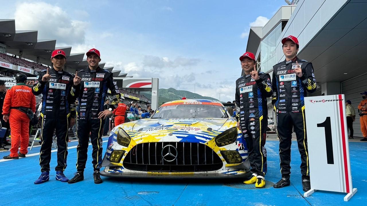総合優勝を果たした市販車最速のST-Xクラスから出走の「中升ROOKIERacingAMGGT3」。2連覇となった今年は、昨年よりプラス43周となる3527kmを走りきった