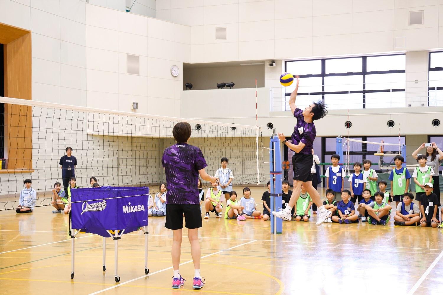 競技披露では迫力あるスパイクに驚きの声が上がった