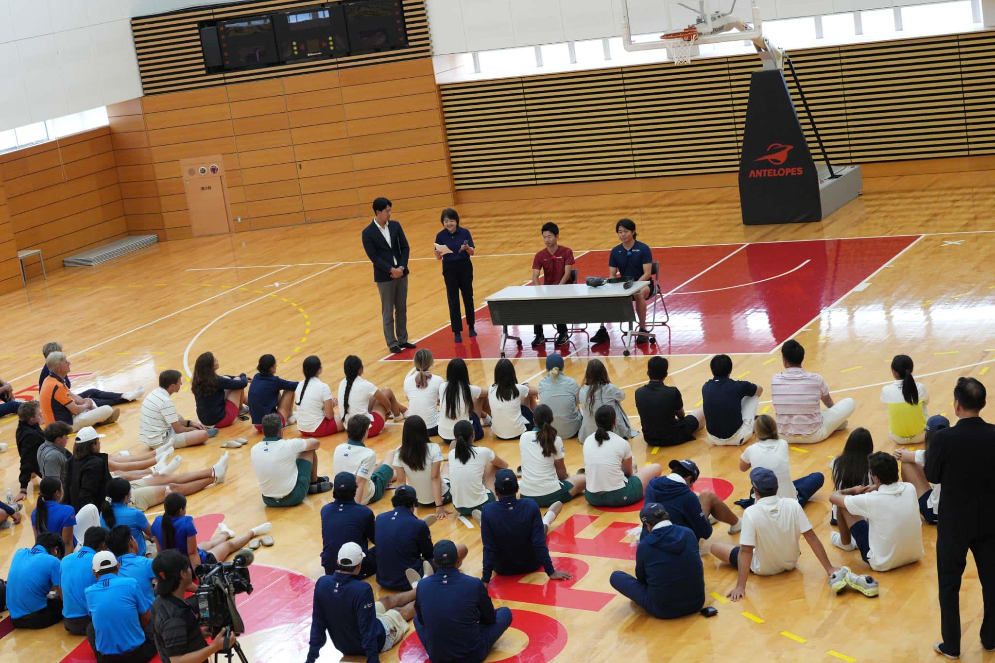 義足体験を終え、再び集まった選手たちと始まる座談会