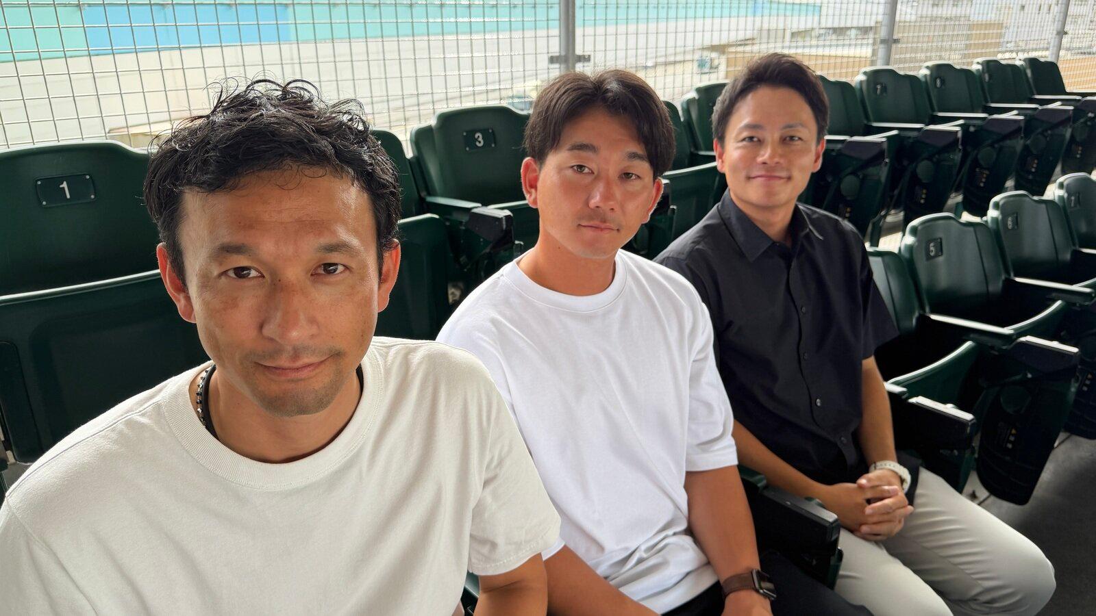 (左から)佐竹副部長、福井選手、森田キャスター